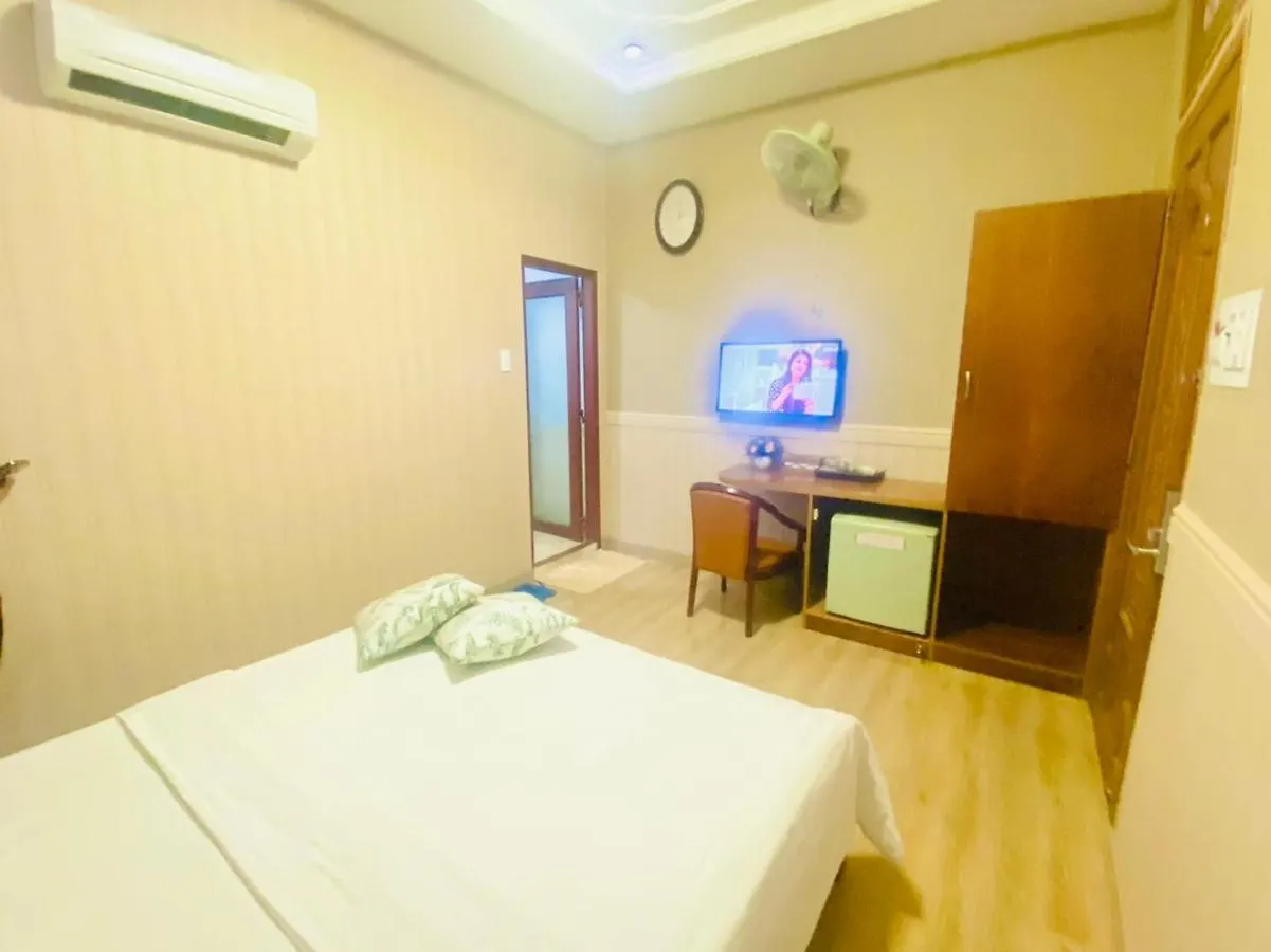 Nhu Y Hotel Ho Chi Minh City 2*,
